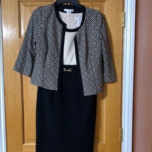 Elegant 2 piece Black and Cream Dress by Studio One